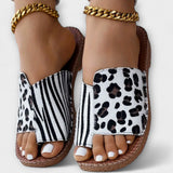 Lyan | Chinelos Bicolor Estilosos com Estampa de Leopardo
