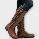 Lucía-Botins com atacadores elegantes