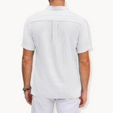 Camisa Henley - Placket Curto com Botões e Forma Flexível