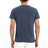 T-Shirt Henley – Malha Macia e Gola Ajustável