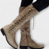 Lucía-Botins com atacadores elegantes