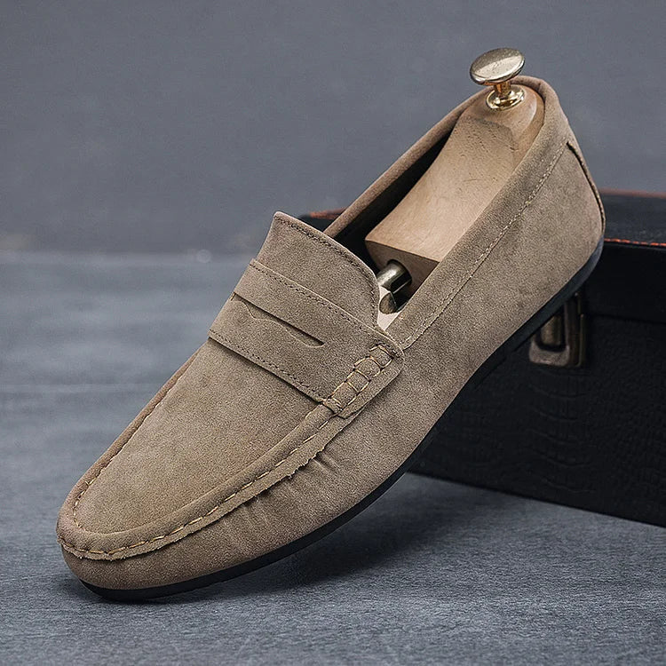Mocassins - Forma Slip On com Detalhe em Cadarço e Ajuste Seguro