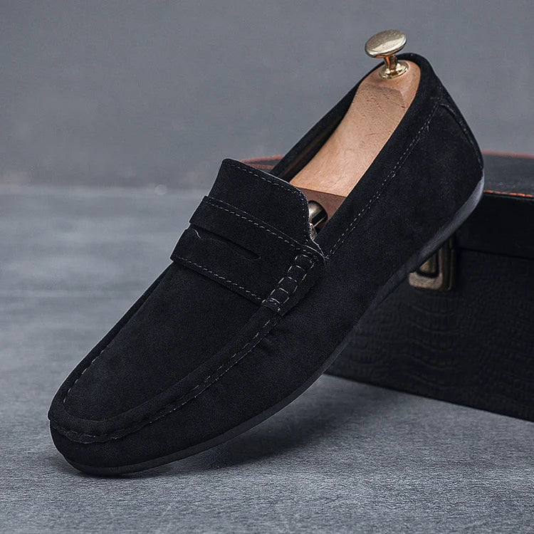 Mocassins - Forma Slip On com Detalhe em Cadarço e Ajuste Seguro