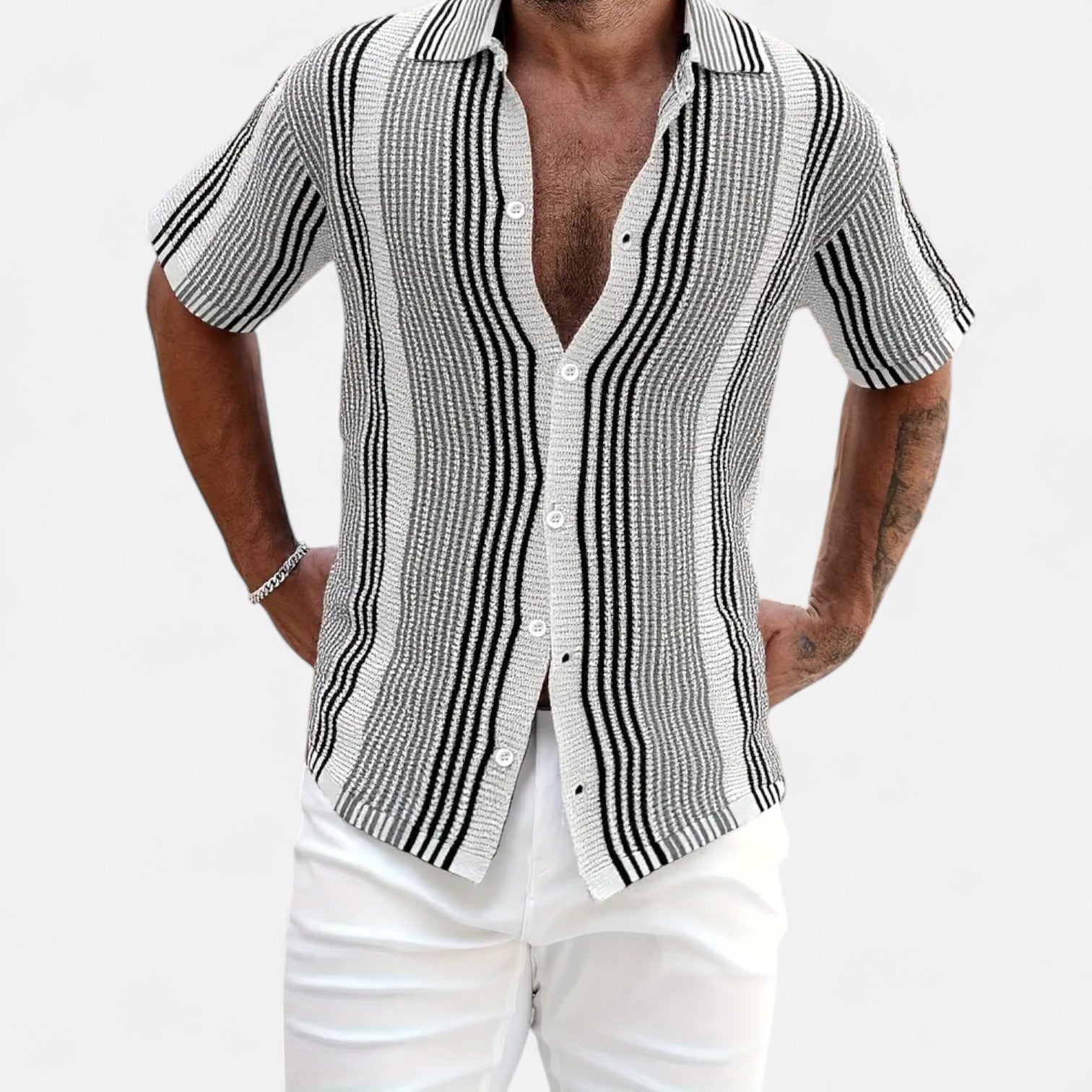 Camisa – Botão Frontal em Mistura Listrada Leve e Ajuste Respirável