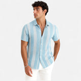 Camisa – Botão Frontal em Mistura Listrada Leve e Ajuste Respirável