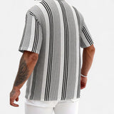 Camisa – Botão Frontal em Mistura Listrada Leve e Ajuste Respirável