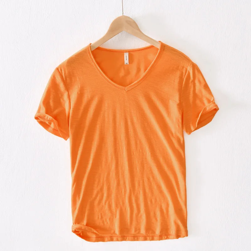 T-Shirt de Decote em V – Mistura Leve e Ajuste Respirável